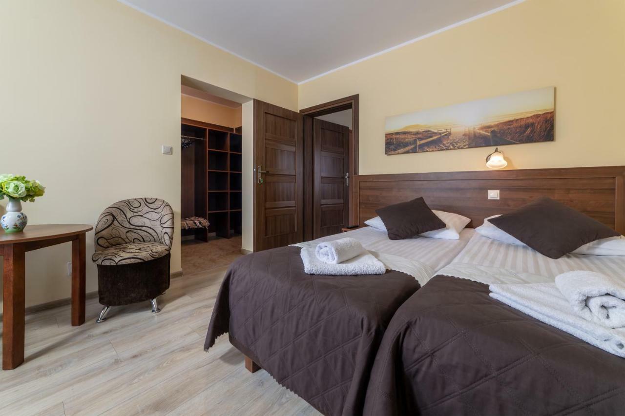 Dom Jastrzebia Z Basenem I Jacuzzi Daire Jastrzębia Góra Dış mekan fotoğraf